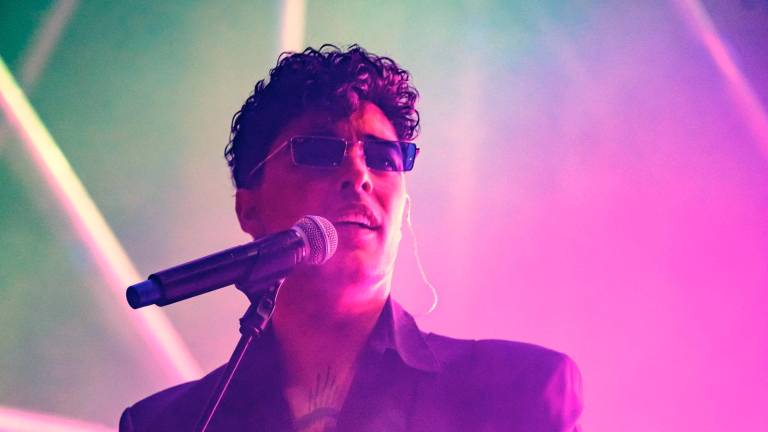 Riccione. Bagno di folla in piazzale Ceccarini per il concerto dei The Kolors