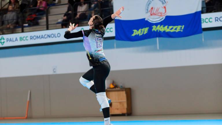 Il capitano Giada Benazzi in battuta