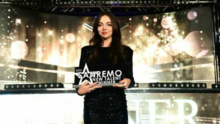 La riccionese Agnese Galassi vince Sanremo Newtalent Summer 2021