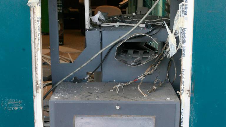 Ravenna, assalto esplosivo all’alba alla filiale della Bper di Fornace Zarattini, residenti svegliati di soprassalto