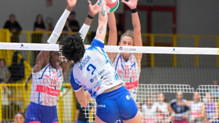 Un attacco di Bracchi contro il muro a due di Milano nella partita d’andata