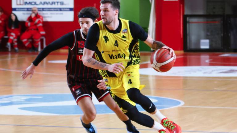 Nelle foto Thomas Van Ounsem (Faenza), Giacomo Sanguinetti (Up Imola), Rolandas Jakstas (Ravenna) ed Eimantas Stankevicius (Virtus Imola)