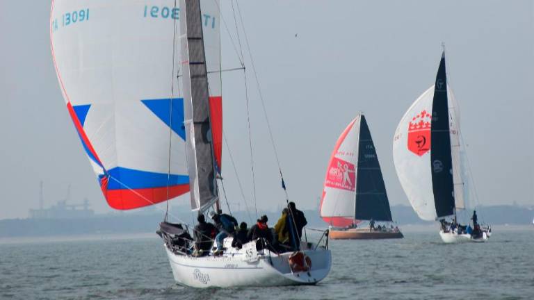 Marina di Ravenna, Campionato d’inverno, barche impegnate sul lato di poppa
