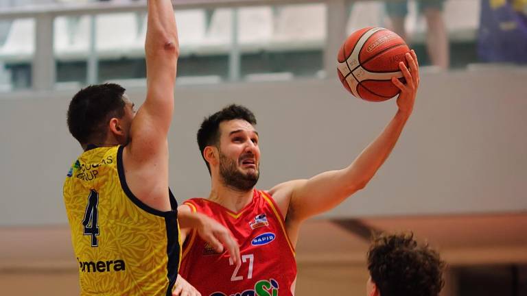 L’ala giallorossa Enzo Cena in garadue contro Fidenza foto fiorentini