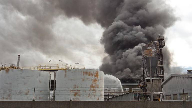 Ravenna, l’incendio alla Versalis e la qualità dell’aria, il sindaco: “Monitoriamo la situazione” - Gallery