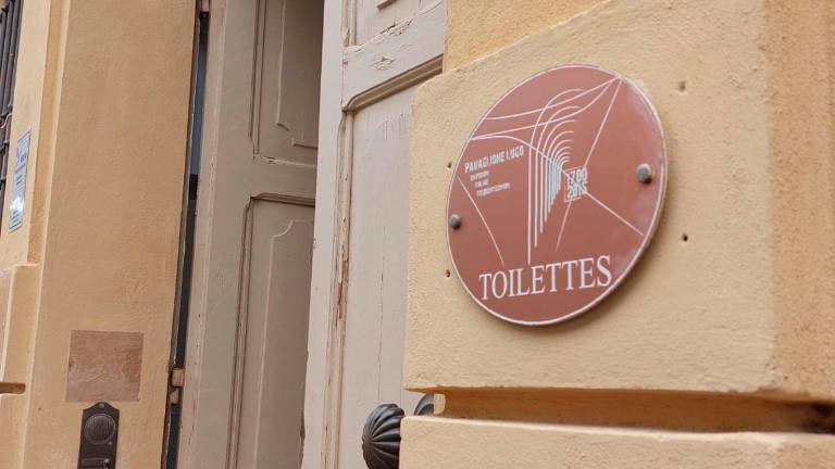 Toilettes al Pavaglione piazza Trisi
