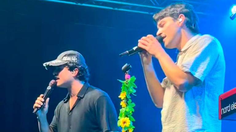 Da sinistra, Leo Gassman e Clemente Guidi sul palco