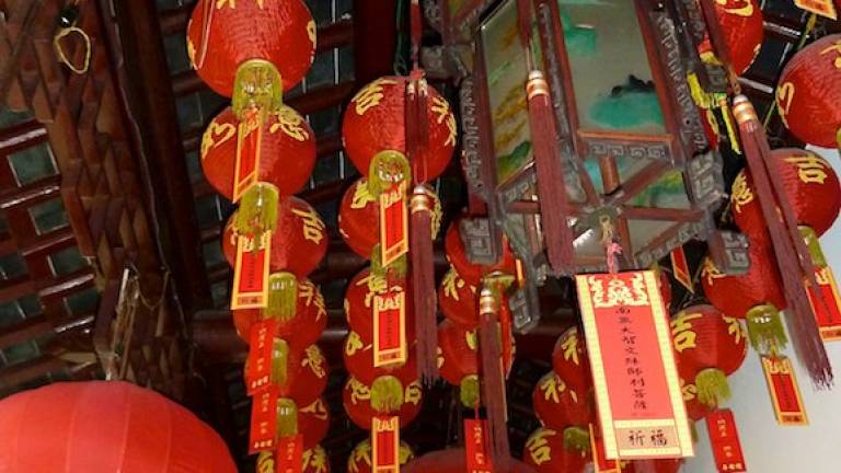 Lugo, celebrazioni del Capodanno Cinese con lanterne rosse e costumi tradizionali