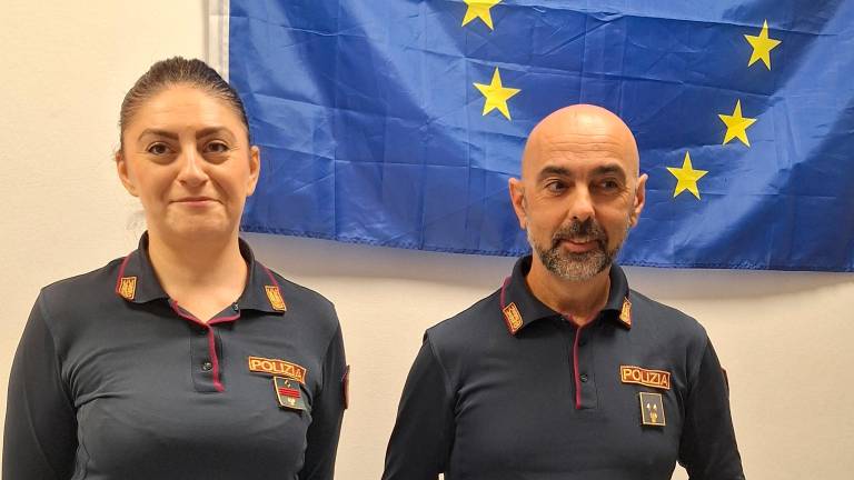 Rimini, documenti falsi per lavorare in spiaggia: espulso un moldavo