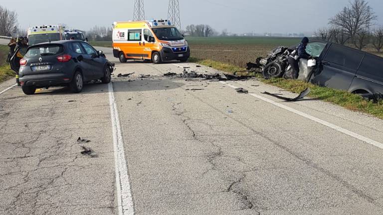 Scontro frontale a Forlì, grave un 72enne portato al Bufalini