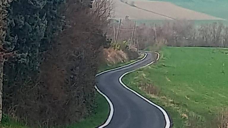 Una delle strade sistemate dopo l’alluvione nel territorio di Casalfiumanese