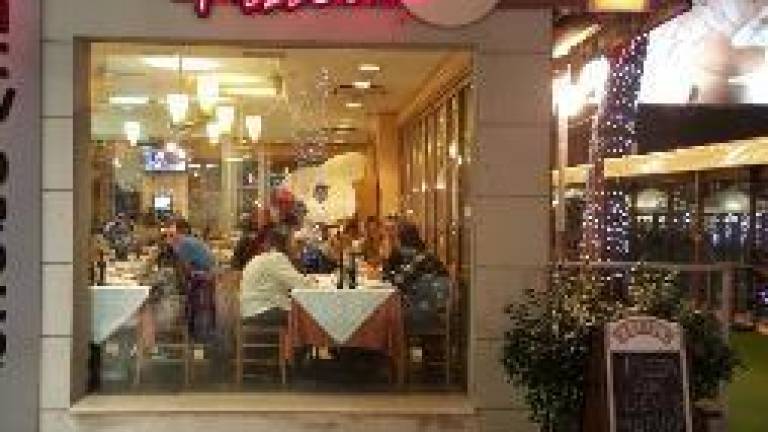 Riccione, nella notte spaccata in un ristorante di viale Ceccarini