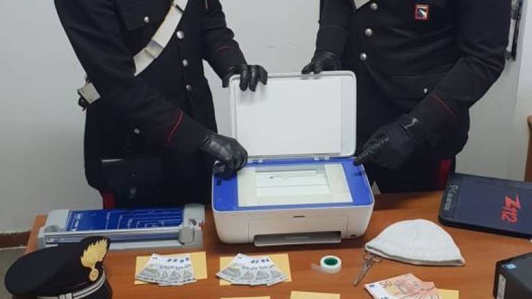 Rimini, arrestato con banconote false in una sala giochi