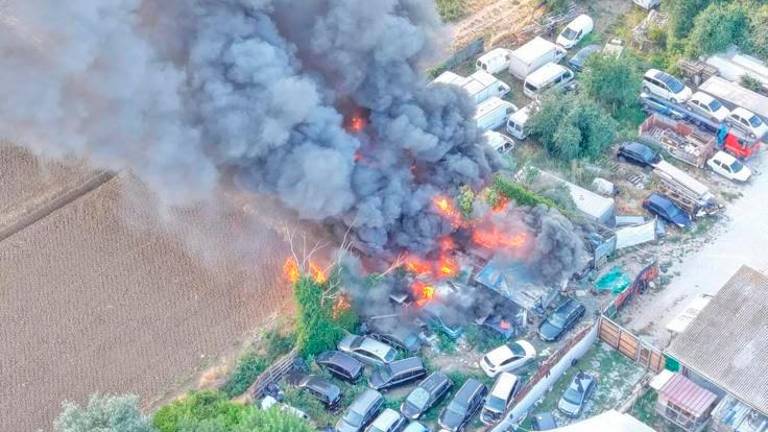 Savignano, incendio in autorimessa