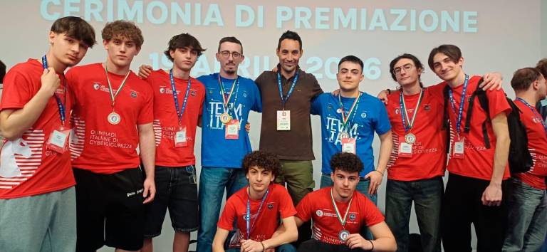 Gli studenti Pascal alle Olicyber con il docente Matteo Lucchi