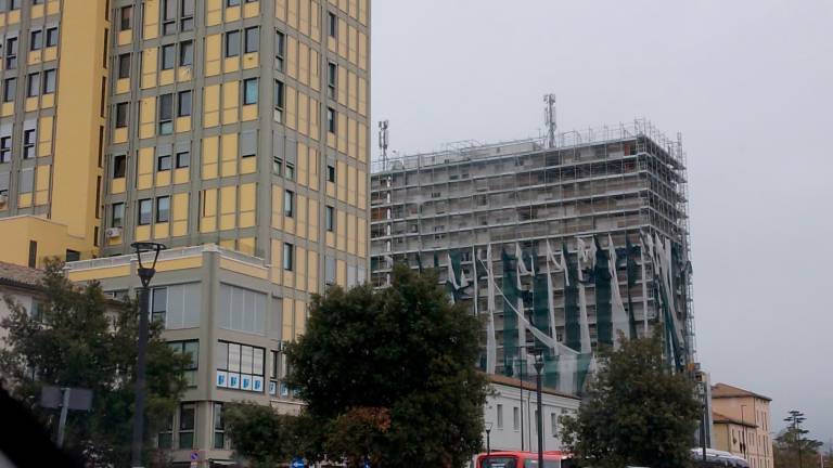 Ravenna, il vento ha “spogliato” il cantiere del palazzo - Gallery