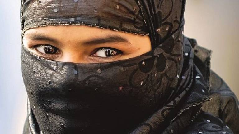 Il velo tra discriminazione e moda: «Ma fa parte della storia dell’Occidente»