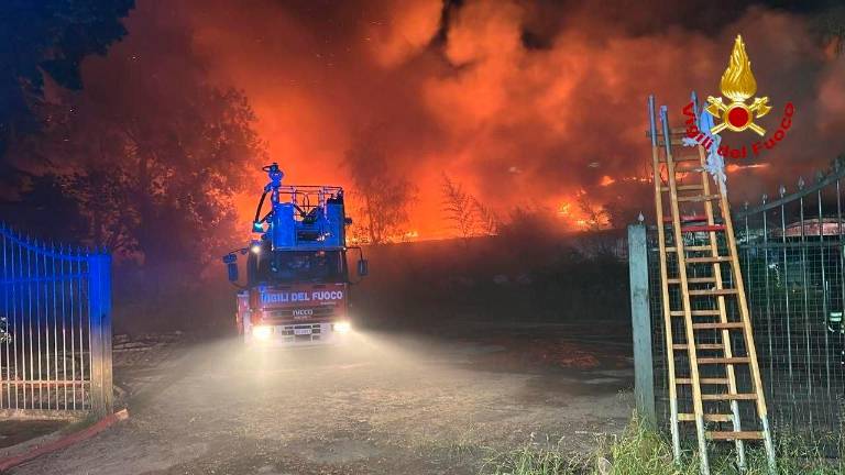 Brisighella, vasto incendio nella notte i Vigili del Fuoco salvano una casa dalle fiamme VIDEO GALLERY