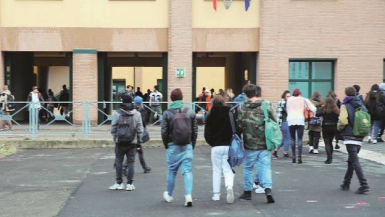 Studenti aggrediti a Cesena da bulli-ladri. Sos per casi ripetuti fuori da scuola