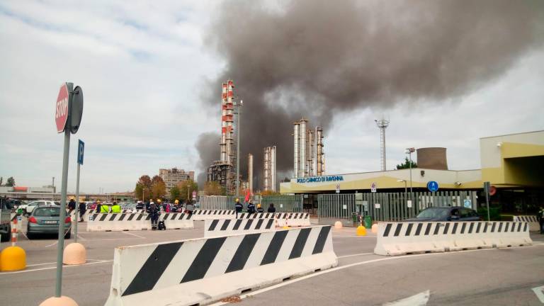 Ravenna, incendio al polo chimico VIDEO GALLERY