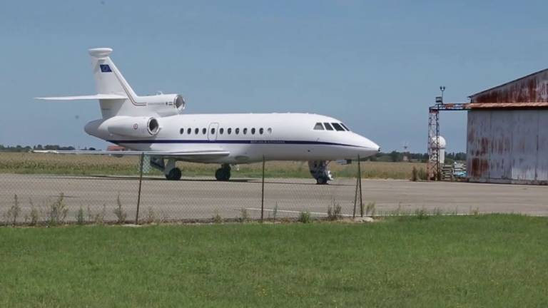 L'aereo del presidente Sergio Mattarella a Ravenna. Il video