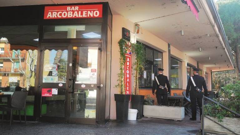 Sigilli al bar Arcobaleno dopo il tentato omicidio