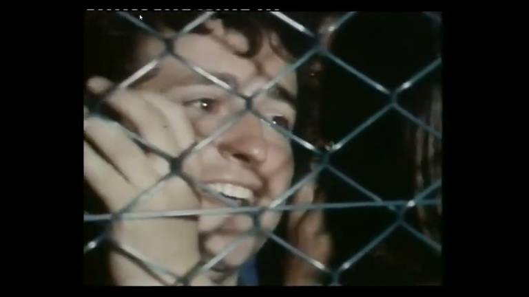 Cesena, Gianni Minà nel 1980 al concerto di Bennato alla Fiorita: le interviste al pubblico VIDEO