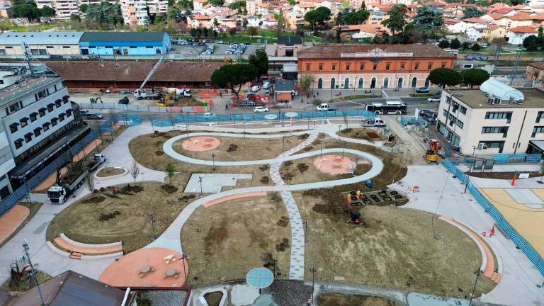 I lavori per la nuova piazza all’insegna del verde e dello sport