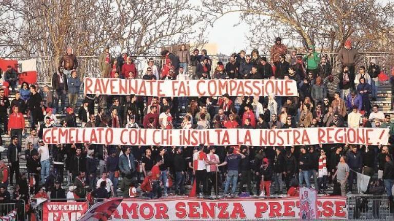 Alla fine del derby col Ravenna la contestazione: i tifosi del Rimini in sala stampa