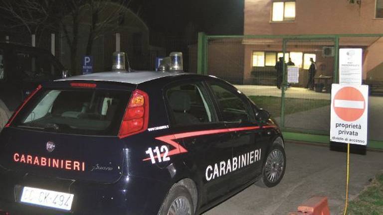 Rapina in abitazione. Minacciato con pistola e legato dai banditi