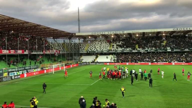 Calcio C, Prestia-gol piega il Rimini: il Cesena fa festa e tensione finale in campo VIDEO