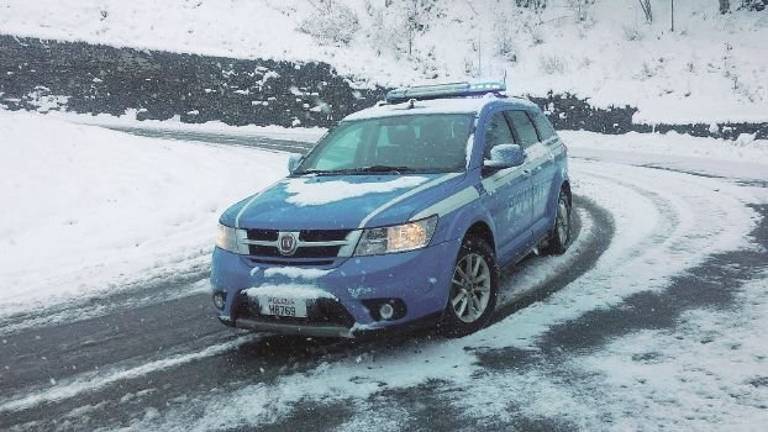 Esce di strada e cappotta sulla Statale 67, ferito un 70enne