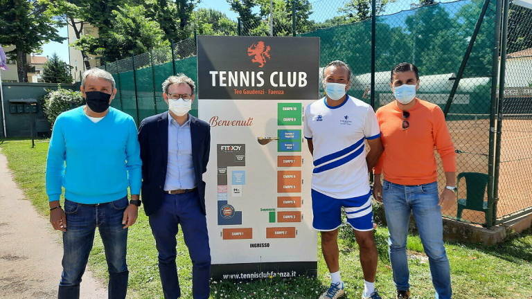 Tennis, il sindaco Isola al Tennis Club Faenza per il debutto casalingo in B2
