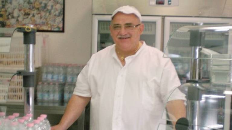 Forlì, dopo 40 anni in cucina va in pensione Nunzio il cuoco dell'ospedale