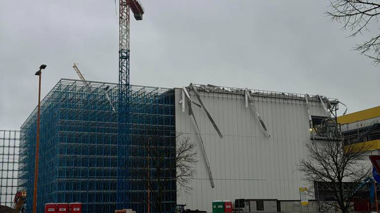 Cesena, vento forte sulla struttura del nuovo padiglione Orogel VIDEO