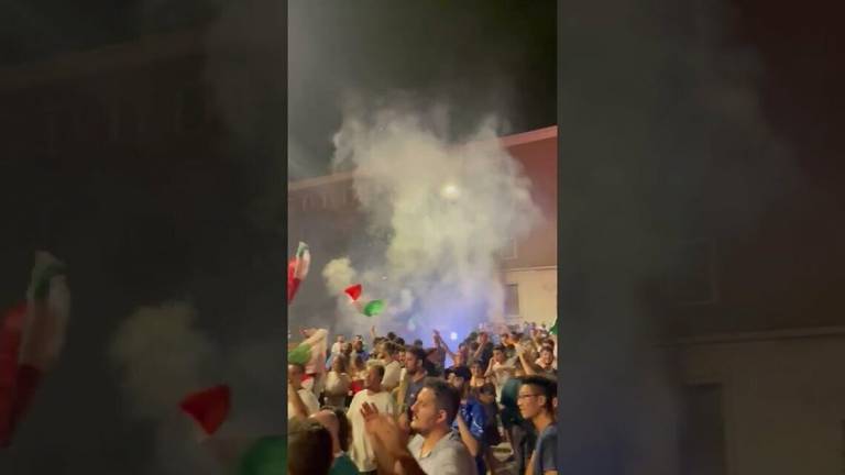 Italia campione d'Europa: la piazza di Forlì si scatena