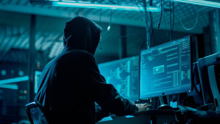 Riccione, arrestato hacker ricercato dall’Fbi. Ricattava enti degli Usa