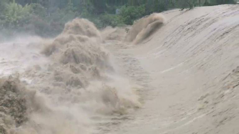 Imola, la forza del Santerno alla diga di Codrignano VIDEO