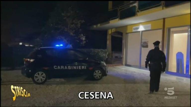 Autosalone truffa a Cesena finisce su Striscia: 2 denunciati