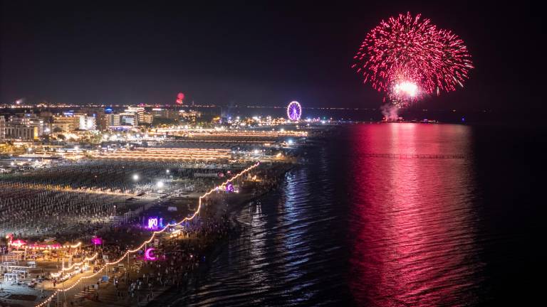 Rimini, via alla Notte Rosa e la riviera si illumina - Gallery