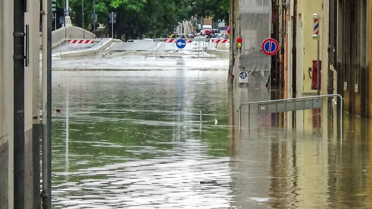 Faenza, 75enne trovato morto nel fango nel cortile di casa