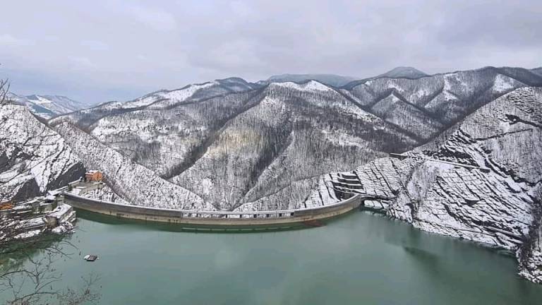 La diga di Ridracoli a 5 metri dal livello di sfioro: da lunedì torna la neve