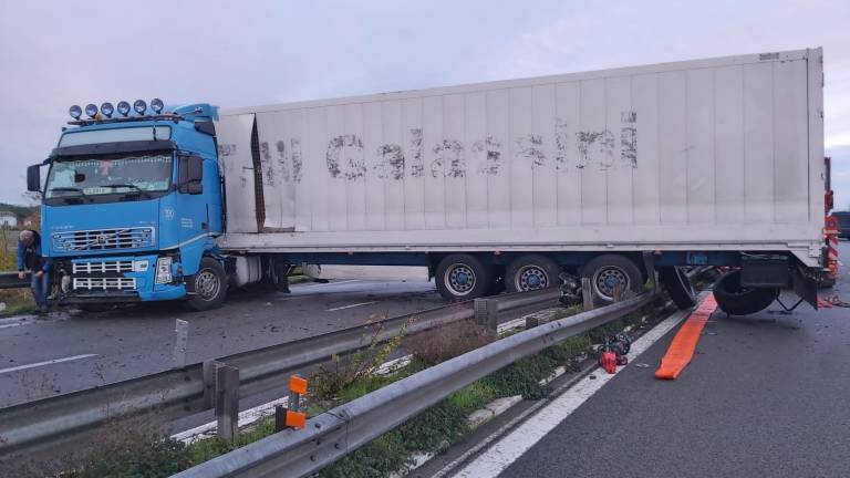 Bellaria, incidente: Adriatica bloccata da un camion VIDEO GALLERY