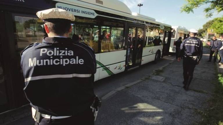 Sputi e pugni sull’autobus a Ravenna. L’inferno quotidiano di noi autisti