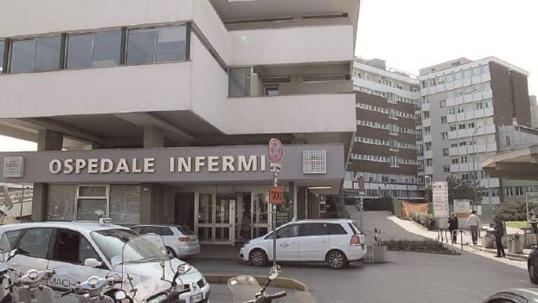Vandalizzate le auto in ospedale a Rimini. Ausl: servono telecamere