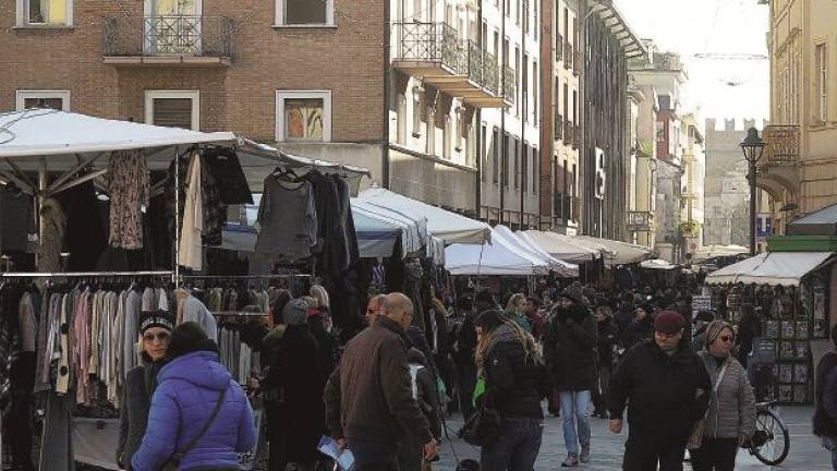 Gli ambulanti: «Se spostate il mercato il centro storico farà una brutta fine»