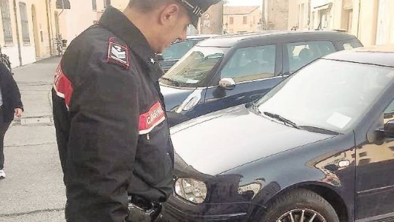 Faenza, sfregia l'auto dell'ex socio, denunciato