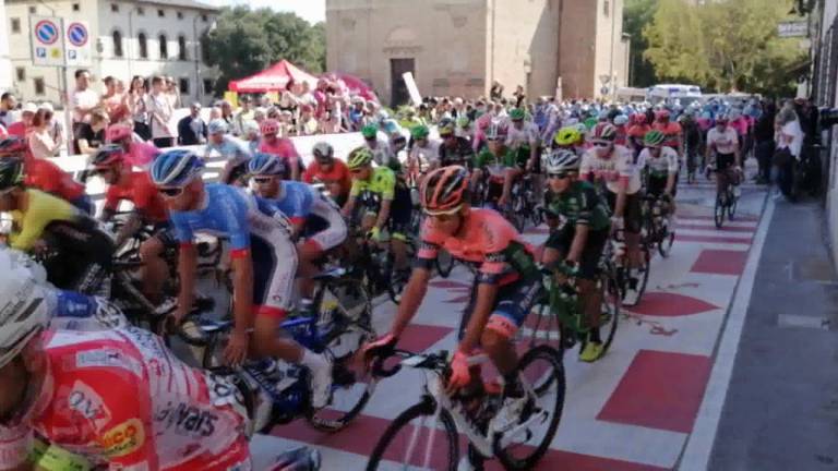 Ciclismo, la partenza del Memorial Marco Pantani -VIDEO