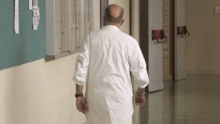 Cesena, green pass: medici ospedalieri chiamati a fare i guardiani