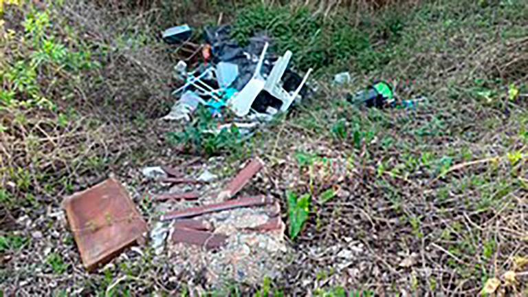 Alcuni rifiuti abbandonati